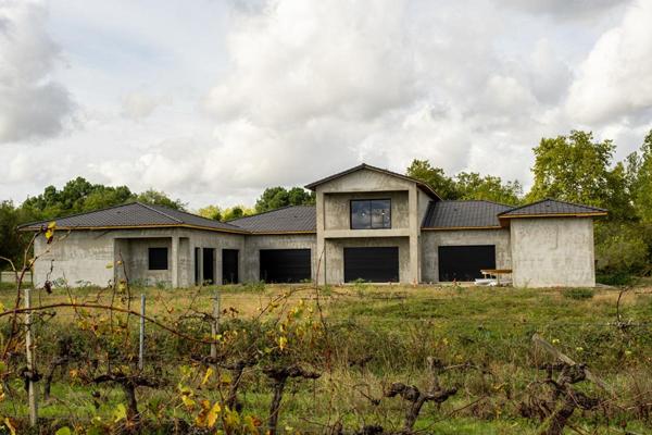 SUPERBE PROPRIETE A ACHEVER (SAINT LOUBES) 440M² SUR TERRAIN DE 4875M²