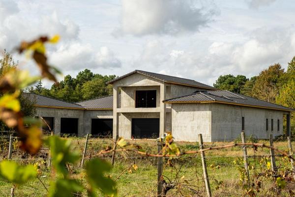 SUPERBE PROPRIETE A ACHEVER (SAINT LOUBES) 440M² SUR TERRAIN DE 4875M²