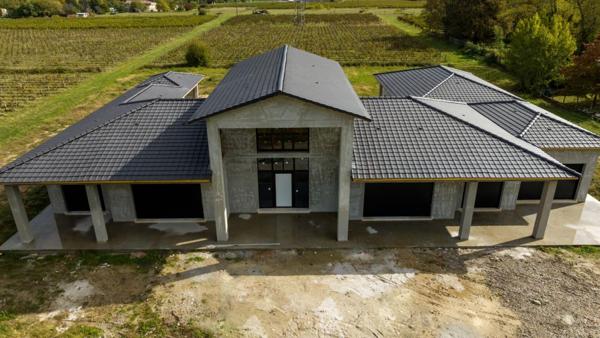 SUPERBE PROPRIETE A ACHEVER (SAINT LOUBES) 440M² SUR TERRAIN DE 4875M²