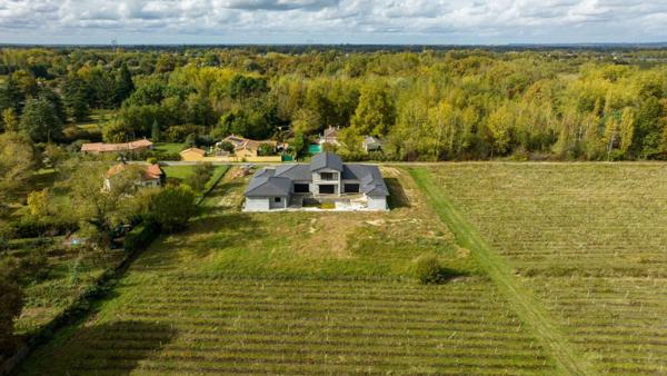 SUPERBE PROPRIETE A ACHEVER (SAINT LOUBES) 440M² SUR TERRAIN DE 4875M²