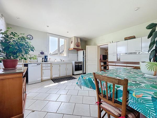 Maison Maze Milon bourg proche du Super U