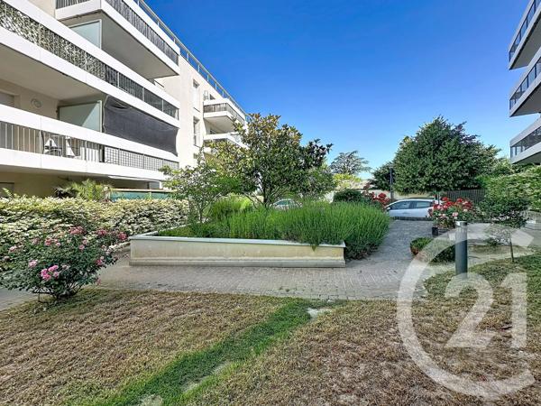 Appartement F4 à vendre  4 pièces - 74,66 m 2   FEYZIN  - 69