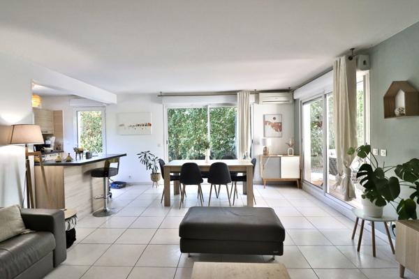 Trois chambres, grand jardin, aucun travaux, accès autoroutier aisés.