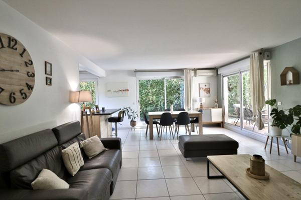 Trois chambres, grand jardin, aucun travaux, accès autoroutier aisés.