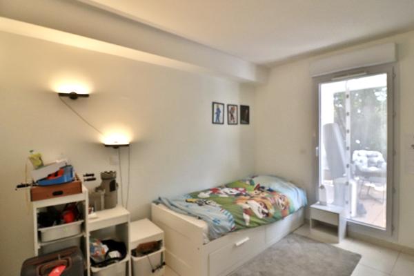 Trois chambres, grand jardin, aucun travaux, accès autoroutier aisés.