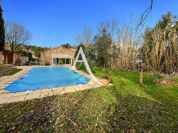 Maison T5 d'environ 120 m2, garage, piscine, dépendances Marseille 13011