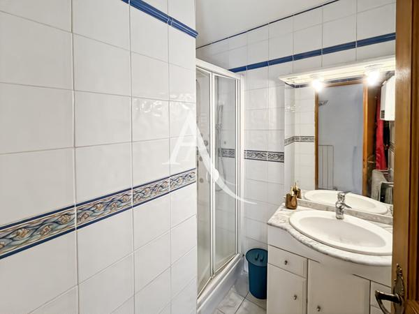 Maison T5 d'environ 120 m2, garage, piscine, dépendances Marseille 13011