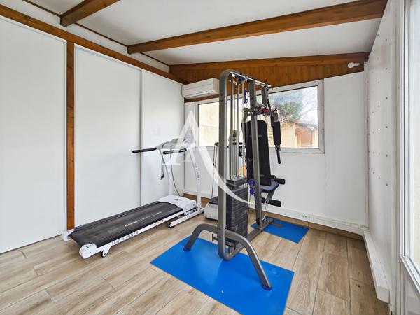 Maison T5 d'environ 120 m2, garage, piscine, dépendances Marseille 13011