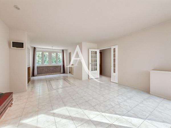 Maison T5 d'environ 120 m2, garage, piscine, dépendances Marseille 13011