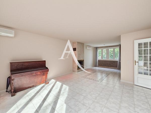 Maison T5 d'environ 120 m2, garage, piscine, dépendances Marseille 13011