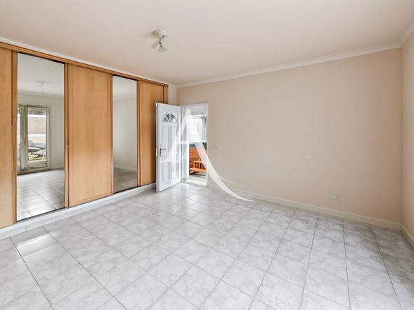 Maison T5 d'environ 120 m2, garage, piscine, dépendances Marseille 13011