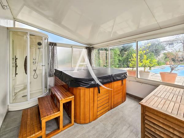 Maison T5 d'environ 120 m2, garage, piscine, dépendances Marseille 13011