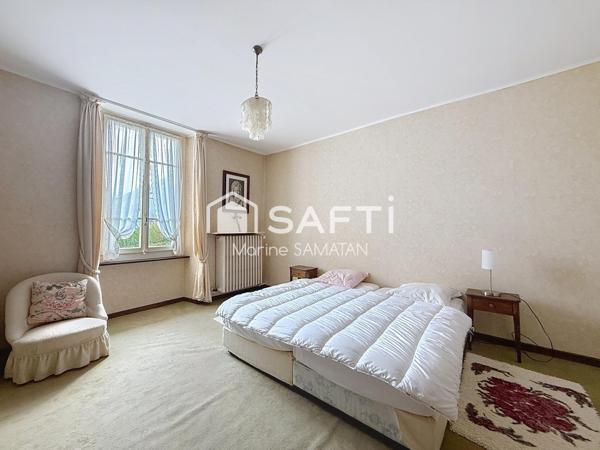 Maison de village à rénover 250 m2 avec jardin