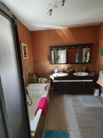 Pavillon plein pied 4 chambres, garage  + beau jardin