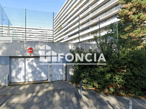 Location Parking - 70-72-74 RUE DES EAUX CLAIRES Grenoble 38100