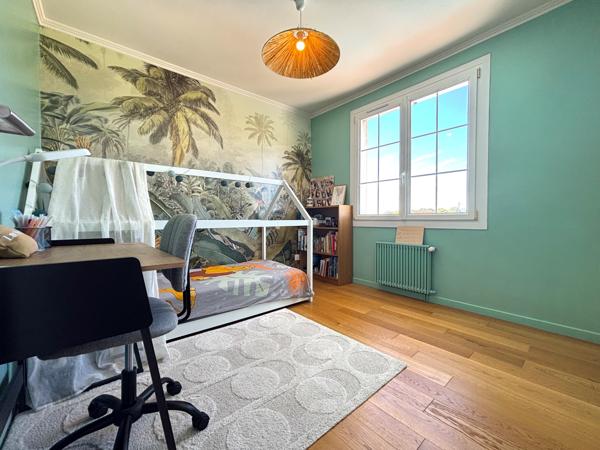 Maison
         6 pièces
        - 145 m² Exclusivité 330 000 € *
