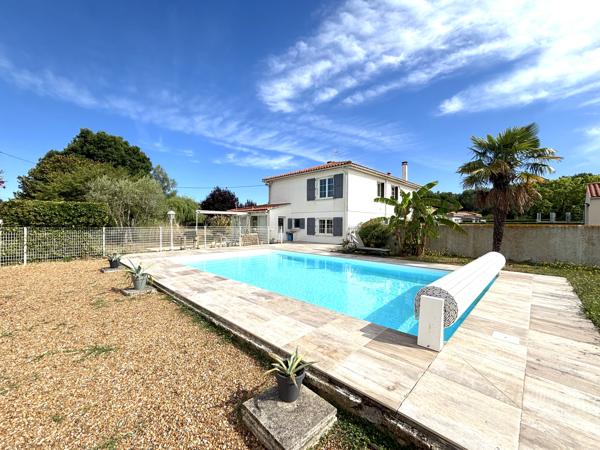 Maison
         6 pièces
        - 145 m² Exclusivité 330 000 € *