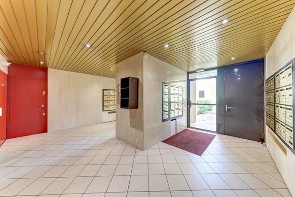 T2 - vue exceptionnelle, climatisation - Villeurbanne Flachet - VILLEURBANNE