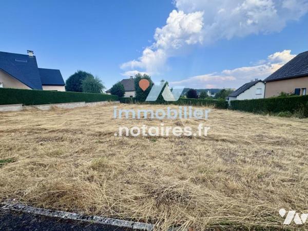 TERRAIN À BÂTIR VIABILISÉ DE 630 M² – CŒUR DE VILLE DE SAINT-CHÉLY-D'APCHER
