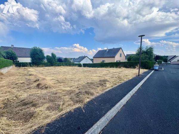 TERRAIN À BÂTIR VIABILISÉ DE 630 M² – CŒUR DE VILLE DE SAINT-CHÉLY-D'APCHER