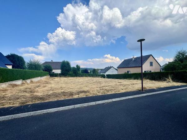 TERRAIN À BÂTIR VIABILISÉ DE 630 M² – CŒUR DE VILLE DE SAINT-CHÉLY-D'APCHER