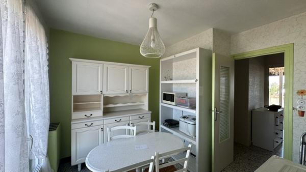 Proche gare, appartement rénové, 2 chambres, garage, balcons, climatisation