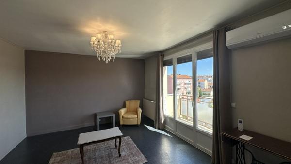 Proche gare, appartement rénové, 2 chambres, garage, balcons, climatisation