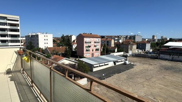 Proche gare, appartement rénové, 2 chambres, garage, balcons, climatisation