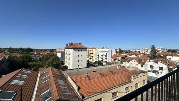 Proche gare, appartement rénové, 2 chambres, garage, balcons, climatisation