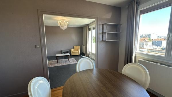 Proche gare, appartement rénové, 2 chambres, garage, balcons, climatisation