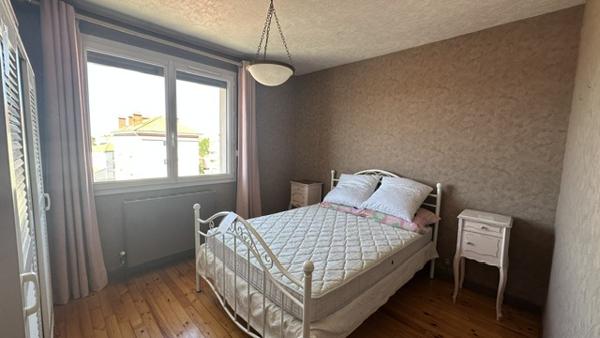 Proche gare, appartement rénové, 2 chambres, garage, balcons, climatisation