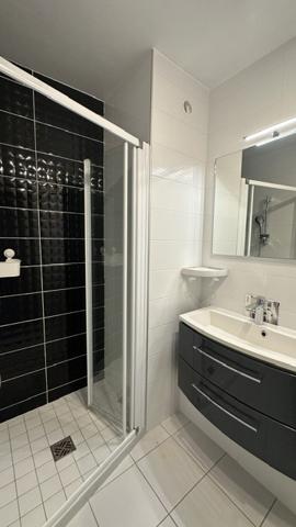 Proche gare, appartement rénové, 2 chambres, garage, balcons, climatisation