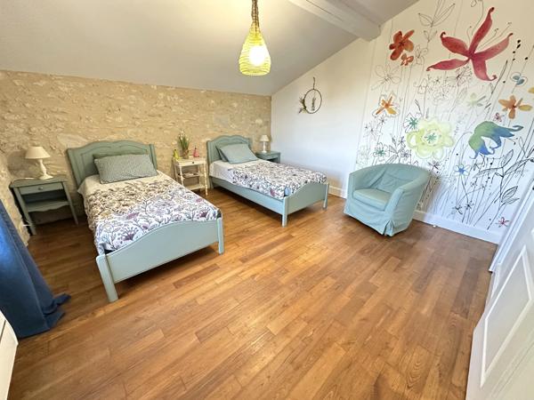 Belle propriété en pierre avec piscine et parc, 5 chambres – proche de Sainte-Foy-la-Grande