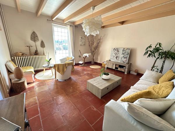 Belle propriété en pierre avec piscine et parc, 5 chambres – proche de Sainte-Foy-la-Grande