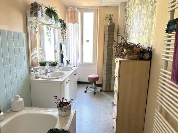 Belle propriété en pierre avec piscine et parc, 5 chambres – proche de Sainte-Foy-la-Grande