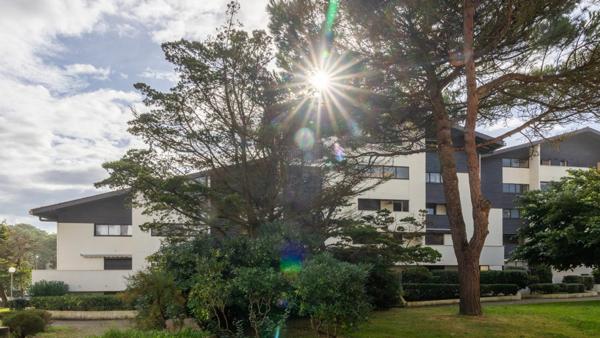 Seignosse le Penon (40) - À vendre appartement T2 Bis 31m2 rénové et meublé avec place de stationnement privative.