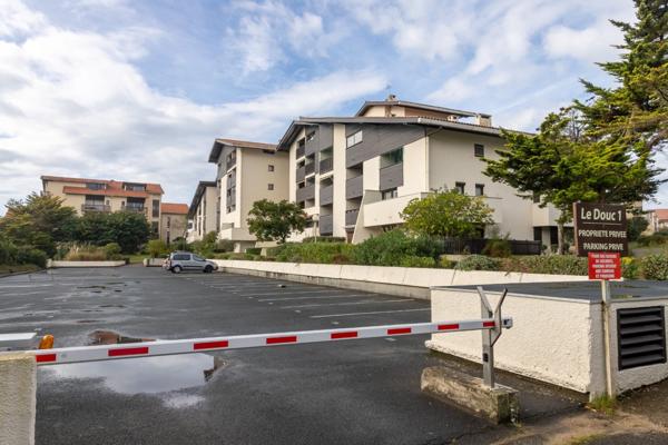 Seignosse le Penon (40) - À vendre appartement T2 Bis 31m2 rénové et meublé avec place de stationnement privative.