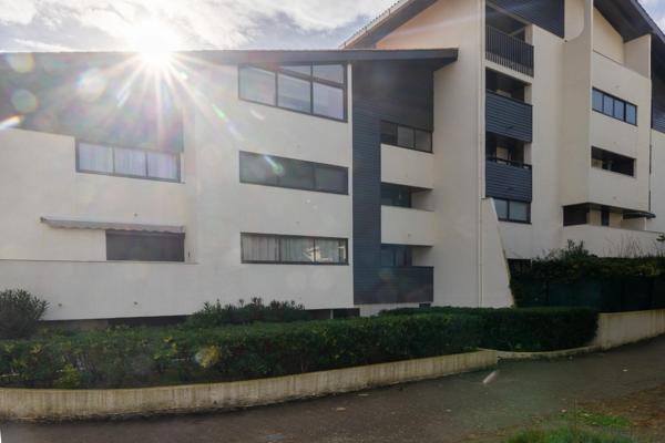 Seignosse le Penon (40) - À vendre appartement T2 Bis 31m2 rénové et meublé avec place de stationnement privative.