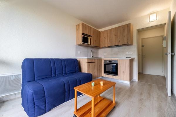Seignosse le Penon (40) - À vendre appartement T2 Bis 31m2 rénové et meublé avec place de stationnement privative.