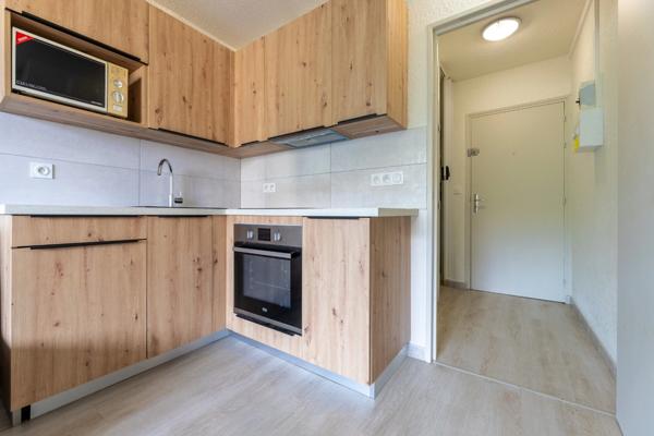 Seignosse le Penon (40) - À vendre appartement T2 Bis 31m2 rénové et meublé avec place de stationnement privative.