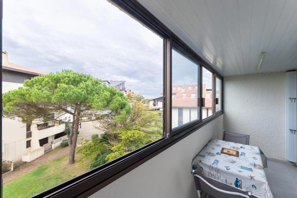 Seignosse le Penon (40) - À vendre appartement T2 Bis 31m2 rénové et meublé avec place de stationnement privative.