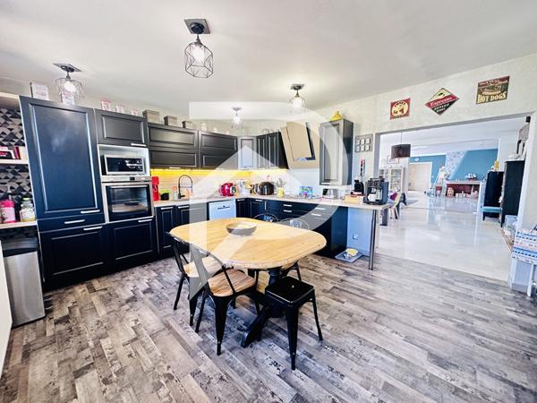 Maison 12 pièces 220.87 m2