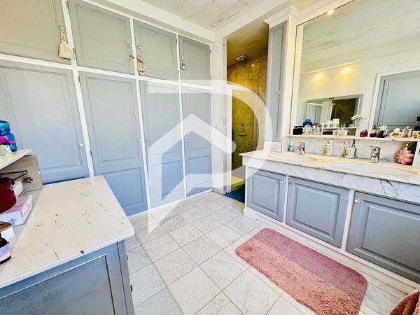 Maison 12 pièces 220.87 m2