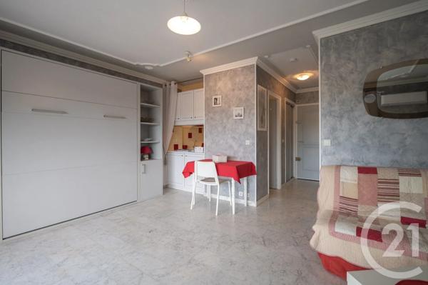 Appartement T1 à vendre  1 pièce - 31,20 m 2   LE LAVANDOU  - 83
