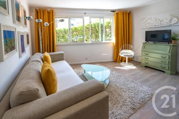 Appartement T1 à vendre  1 pièce - 31,20 m 2   LE LAVANDOU  - 83