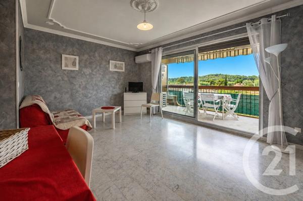 Appartement T1 à vendre  1 pièce - 31,20 m 2   LE LAVANDOU  - 83
