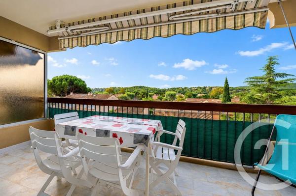 Appartement T1 à vendre  1 pièce - 31,20 m 2   LE LAVANDOU  - 83