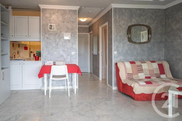 Appartement T1 à vendre  1 pièce - 31,20 m 2   LE LAVANDOU  - 83