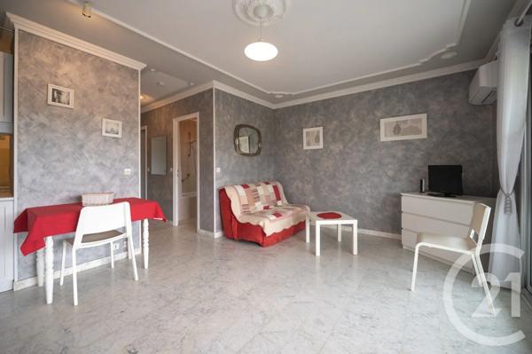 Appartement T1 à vendre  1 pièce - 31,20 m 2   LE LAVANDOU  - 83