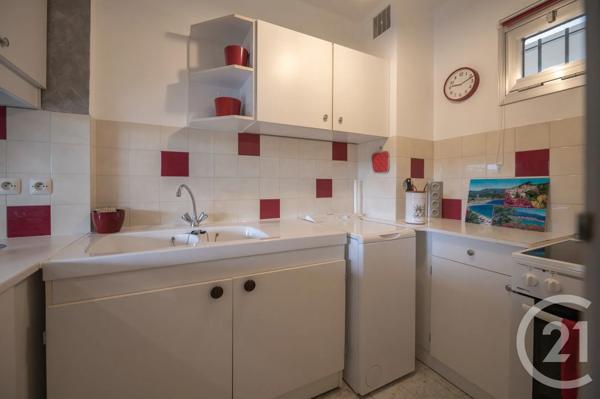 Appartement T1 à vendre  1 pièce - 31,20 m 2   LE LAVANDOU  - 83